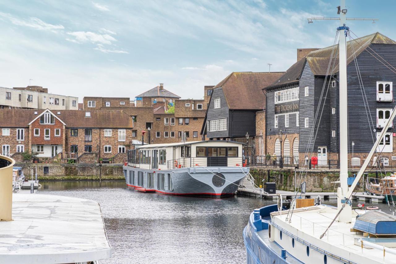 Charming Houseboat Featuring A Sauna * Londres
